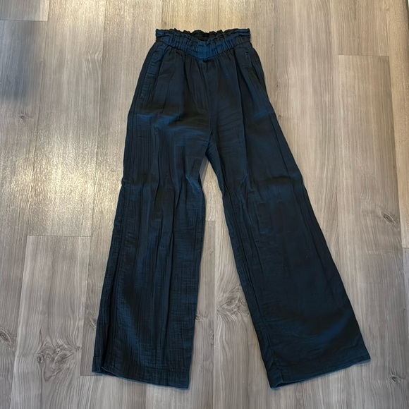 GAP Crinkle Gauze Wide Leg Pant - Picture 3 of 6